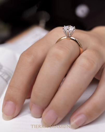 Nhẫn cầu hôn Solitaire